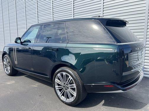 2025 Land Rover Range Rover P530 SE