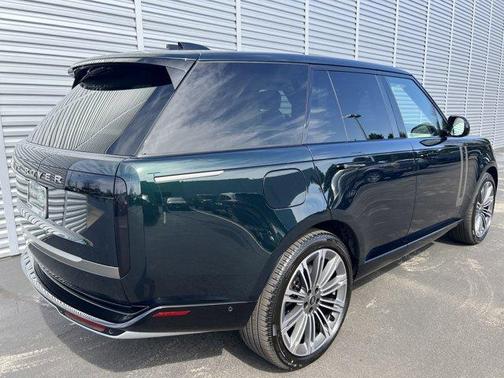 2025 Land Rover Range Rover P530 SE