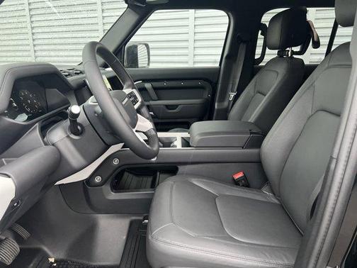 2026 Land Rover Defender 110 X-Dynamic SE