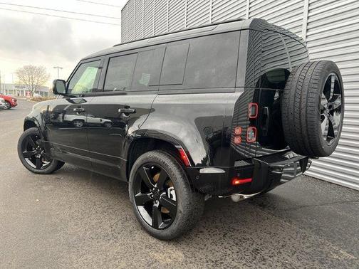 2026 Land Rover Defender 110 X-Dynamic SE