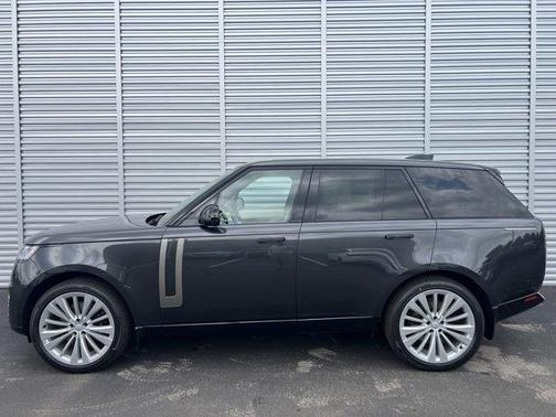 2025 Land Rover Range Rover P530 SE