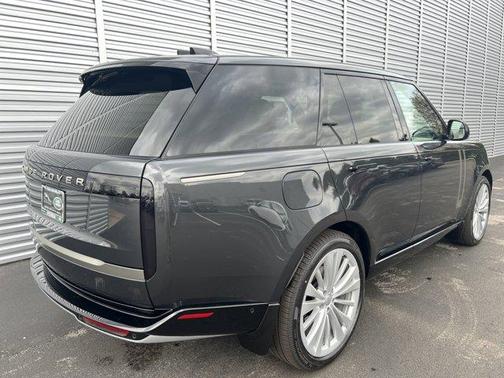 2025 Land Rover Range Rover P530 SE