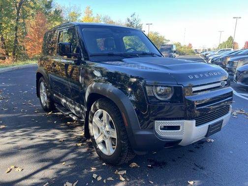 2023 Land Rover Defender SE