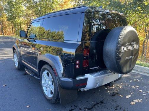 2023 Land Rover Defender SE