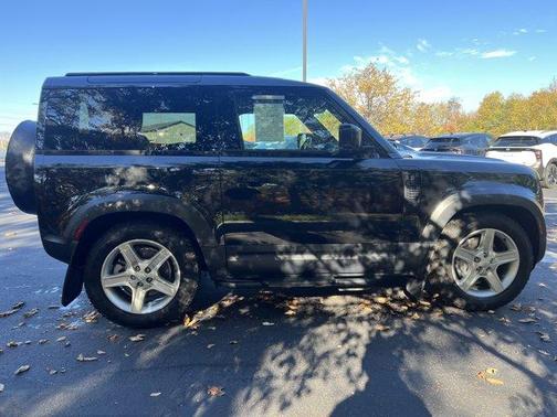 2023 Land Rover Defender SE