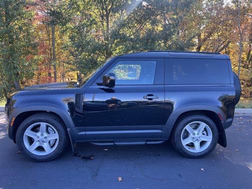 2023 Land Rover Defender SE