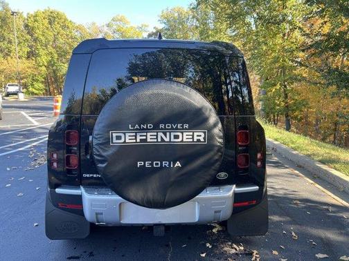 2023 Land Rover Defender SE