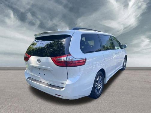 2020 Toyota Sienna XLE Premium