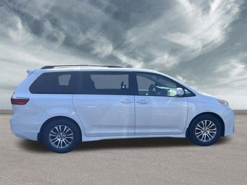 2020 Toyota Sienna XLE Premium