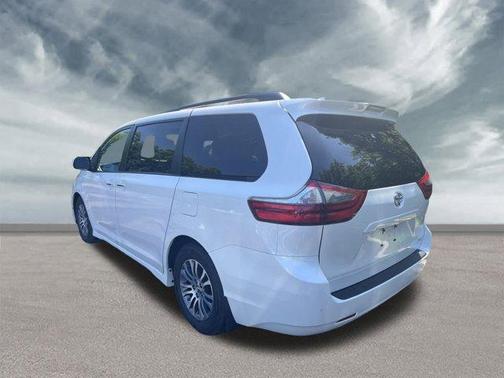 2020 Toyota Sienna XLE Premium