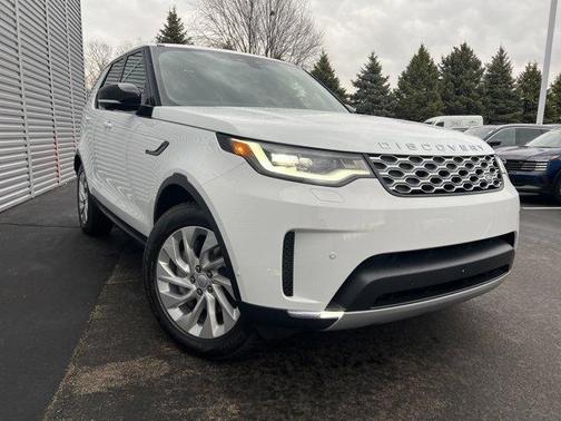 Fuji White 2026 Land Rover Discovery S