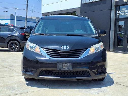 2014 Toyota Sienna LE