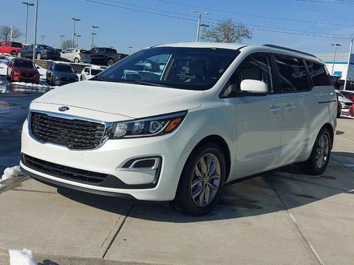 Photo 3 of 27 of 2019 Kia Sedona EX