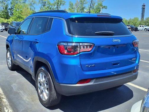 2022 Jeep Compass Latitude Lux