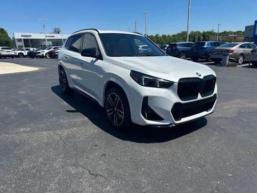 Mineral White Metallic 2024 BMW X1 M35i