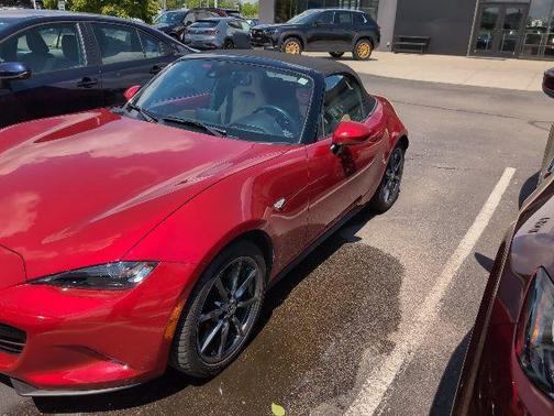 Soul Red Metallic 2017 Mazda MX-5 Miata Grand Touring