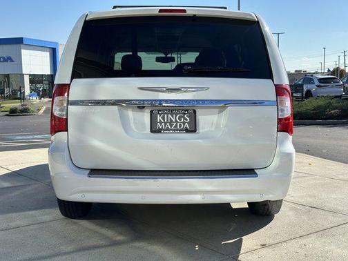 2015 Chrysler Town & Country Touring-L