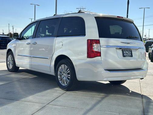 2015 Chrysler Town & Country Touring-L