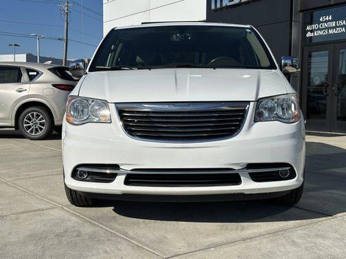 2015 Chrysler Town & Country Touring-L
