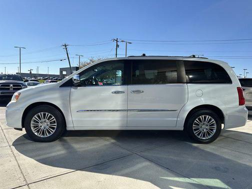 2015 Chrysler Town & Country Touring-L