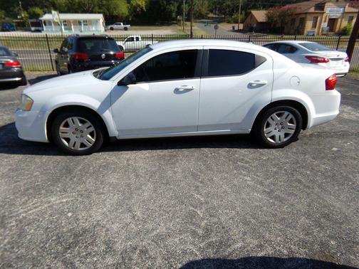 Bright White Clearcoat 2013 Dodge Avenger SE
