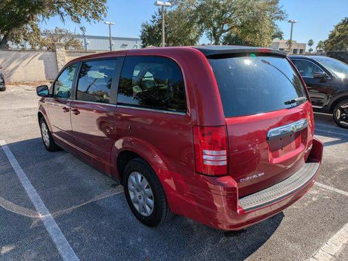 2009 Chrysler Town & Country LX