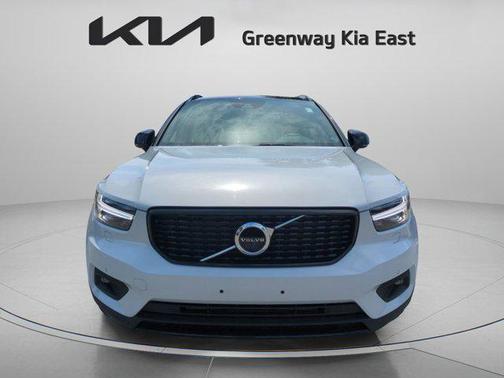 2022 Volvo XC40 T5 R-Design