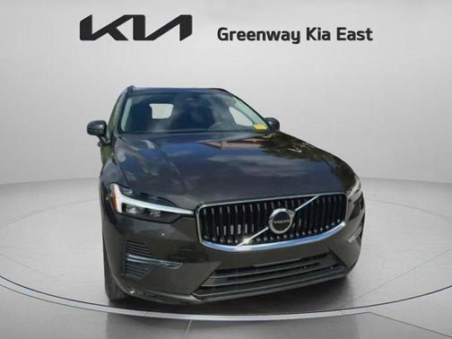 2022 Volvo XC60 B5 Momentum