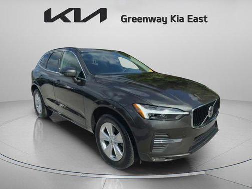 2022 Volvo XC60 B5 Momentum
