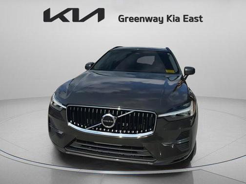2022 Volvo XC60 B5 Momentum