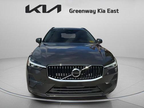 2022 Volvo XC60 B5 Momentum