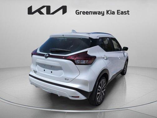 Aspen White Tricoat 2023 Nissan Kicks SV