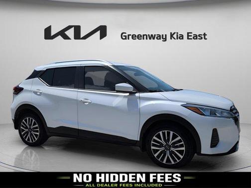 Aspen White Tricoat 2023 Nissan Kicks SV
