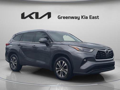 Magnetic Gray Metallic 2021 Toyota Highlander XLE