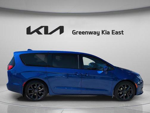 2018 Chrysler Pacifica Touring Plus