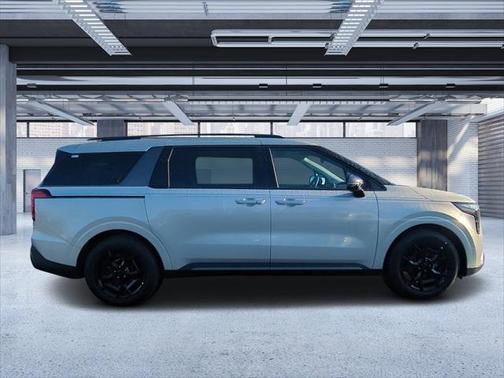 2025 Kia Carnival SX