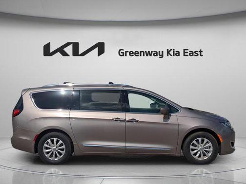 2018 Chrysler Pacifica Touring-L