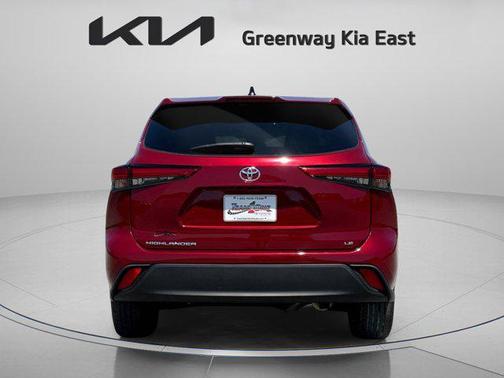 2022 Toyota Highlander LE