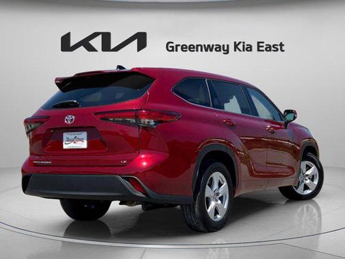 2022 Toyota Highlander LE