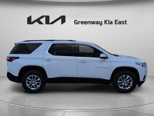 Summit White 2020 Chevrolet Traverse LT Cloth