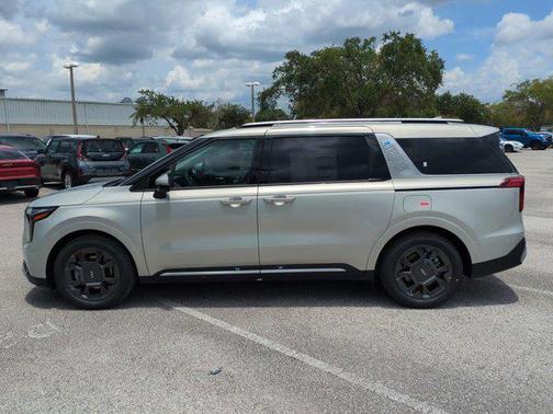 2026 Kia Carnival SX