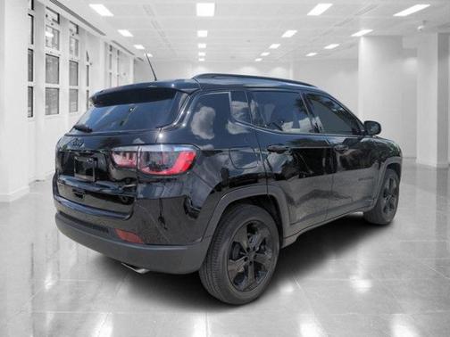 Photo 3 of 30 of 2021 Jeep Compass Latitude