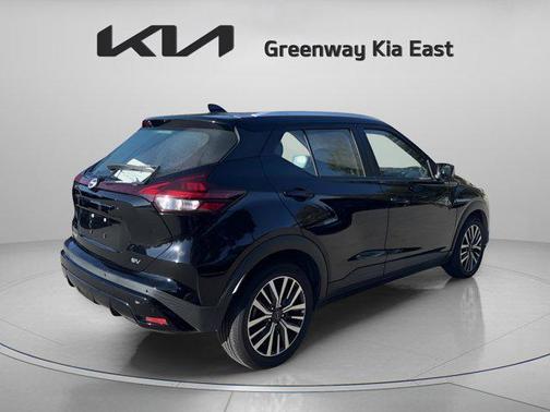 2022 Nissan Kicks SV