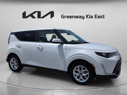 Snow White Pearl 2023 Kia Soul LX