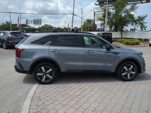 Everlasting Silver 2022 Kia Sorento S