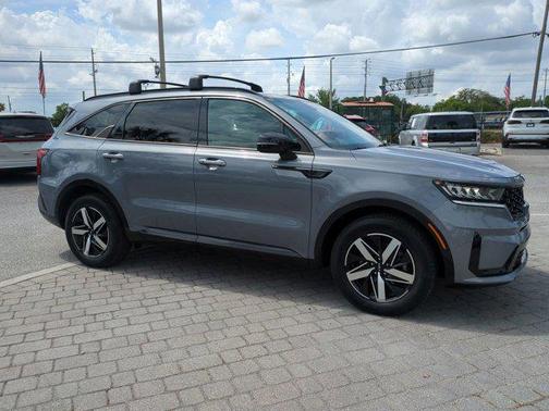 Everlasting Silver 2022 Kia Sorento S