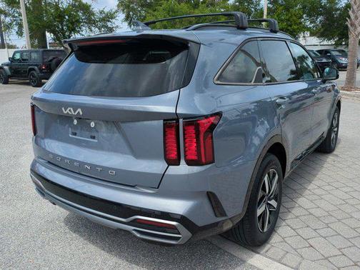 Everlasting Silver 2022 Kia Sorento S