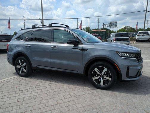Everlasting Silver 2022 Kia Sorento S