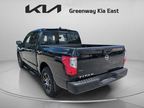 2024 Nissan Titan SV