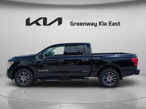 2024 Nissan Titan SV